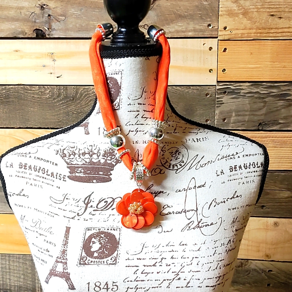 Coral 🪸 or pumpkin colored unique Necklace